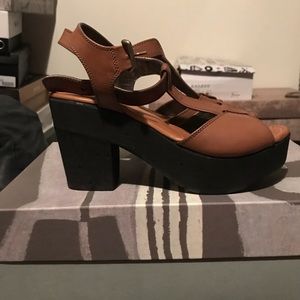 Daina camel cork t-strap